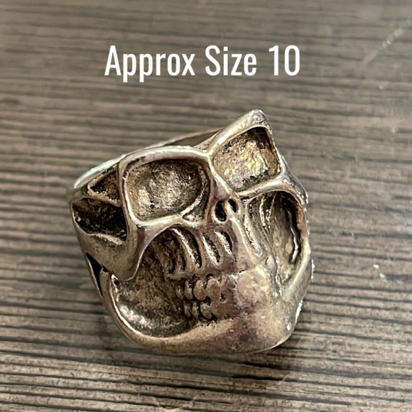 Men’s Skull Ring Silver-tone Approx Size 10 - Picture 1 of 15